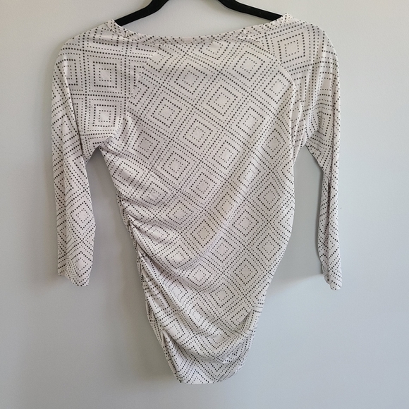 ✨️5 for $25✨️ Xs Kismet Diamond Patterned 3/4 Sleeve Top - Picture 4 of 4